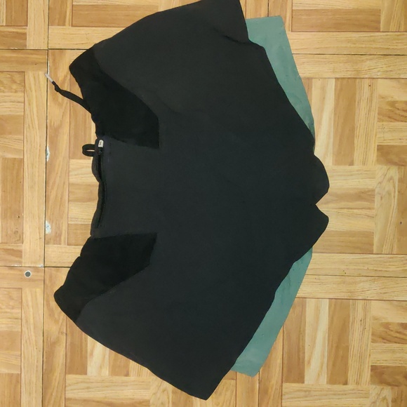 On Running 2 in 1 Shorts Size Large - Picture 5 of 6